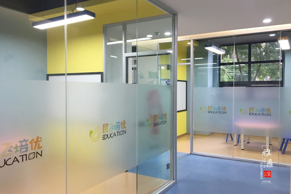 雅鼎公装培训学校装修设计案例：展飞培优培训学校装修设计教室实景