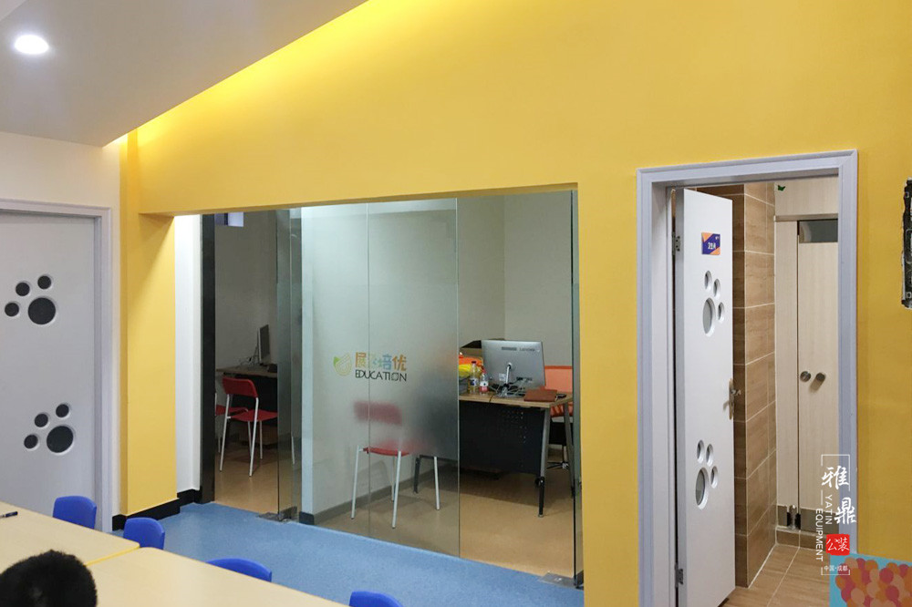 雅鼎公装培训学校装修设计案例：展飞培优培训学校装修设计咨询室实景